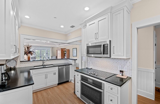 Book a Fall Getaway Today! Park District - Gulf Views! Park Views! Jetted Tub!