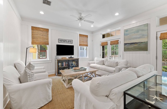 Book a Fall Stay Today! Phase I Watercolor - Short Walk to Seaside Restaurants and Shops!