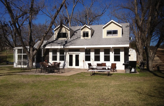 Book for Summer! Lake Austin Waterfront, Family and Dog Friendly!