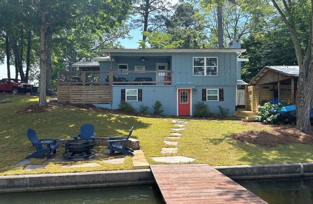 Book now for a relaxing Christmas vacation! Outdoor firepit. Quiet cove.