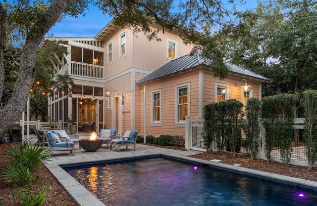 Book Now for Fall! Location Location! Private Pool! Access to Watercolor Beach Club!