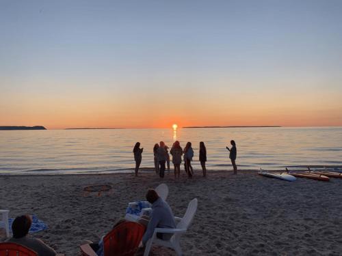 Boona Vista Lake Michigan Beach Front Cottage
