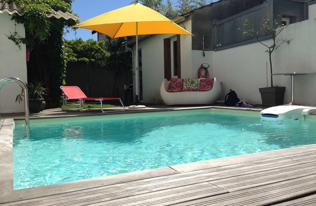 Bordeaux shop with swimming pool