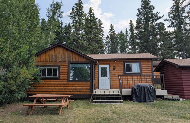 Boreal Owl: A cozy 1-bedroom lakefront cabin at Clearwater Lake