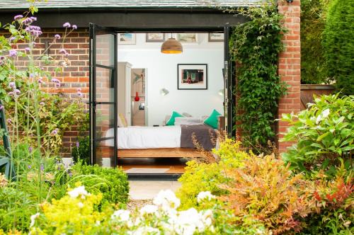 Bosham - private and self-contained double garden room