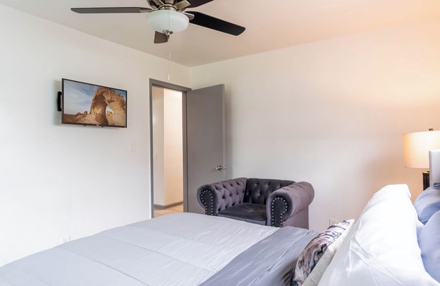 Bougie 3qB Bungalow! long stays welcome n10mins/Downtown Detroit -pet friendly n