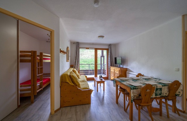 Boule de Neige - Two Bedroom Apartment, Sleeps 6