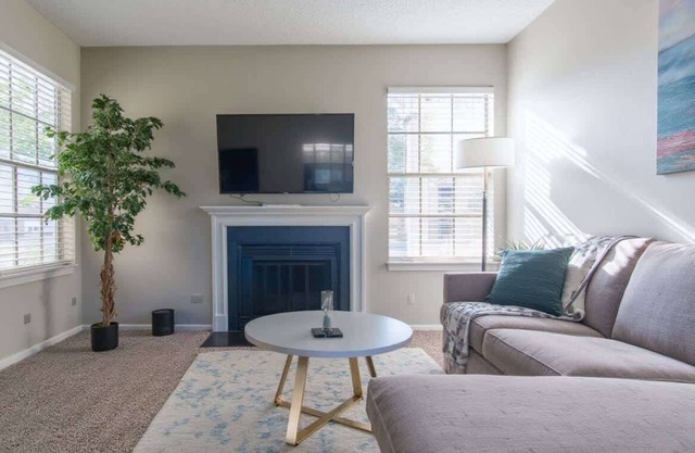 Boulevard Stays Tranquil 1BR King Suite Pool, Gym, Parking 04