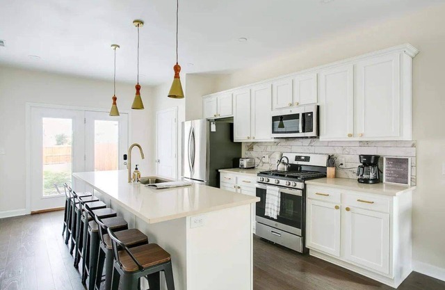 Bourbon Trail-Chefs Kitchen-Fenced Yard-Parking