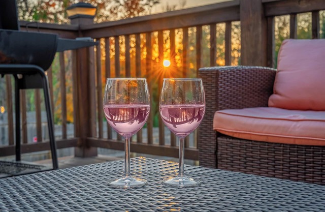Bourbon Trail Hideaway: HotTub, Fire Pit, Walkable