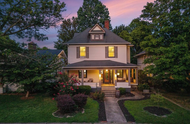 Bourbon Trail Retreat . Sleeps 10 + Hot Tub. In the Heart of the Bourbon Trail