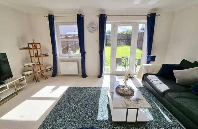 Boutique 3-bed Home with Free Parking in Glasgow