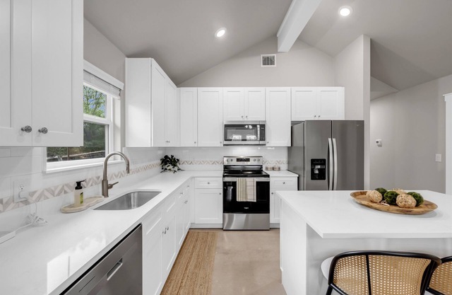 Boutique Airbnb Near LBJ | Game Room | Pet Friendly