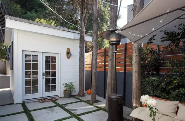 Boutique Cabin in Laurel Canyon .