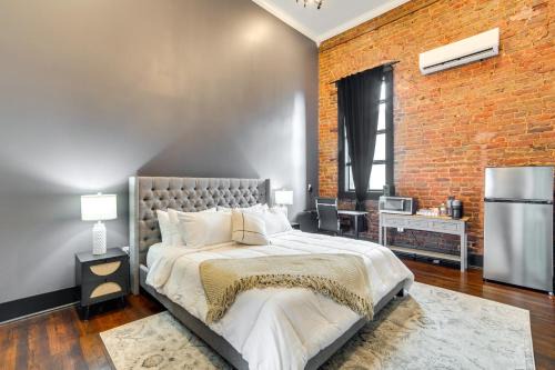 Boutique Studio Stay in the Heart of Marshall!