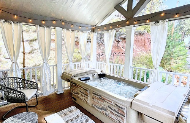 Boutique Tiny Home! Hot Tub near Pikes Peak