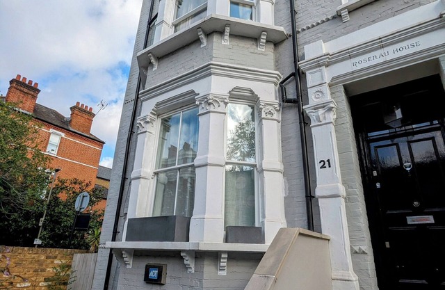 Boutique Victorian Flat | Battersea Park | 2 Bedroom
