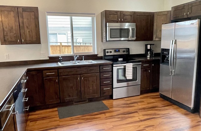 Bozeman Home Base~Perfect for YOUR Winter Holiday~Spacious 3 Bedroom Home