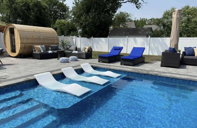 Bradley Beach 5-BR Pool/Jacuzzi 1mile from Beach