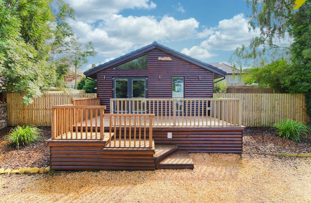 Braeside Cabin near Stirling (10 miles)