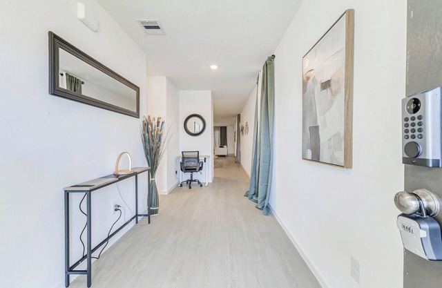 Brand New 4BR house in delightful New Caney near BUSH International Airport