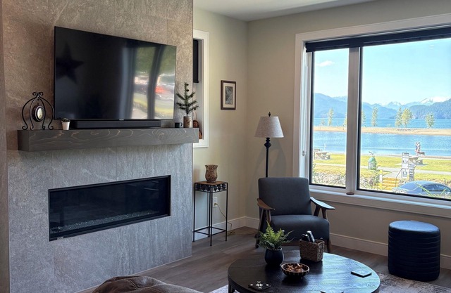 BRAND NEW 3-bedroom/2 bath waterfront condo in lovely Harrison Hot Springs