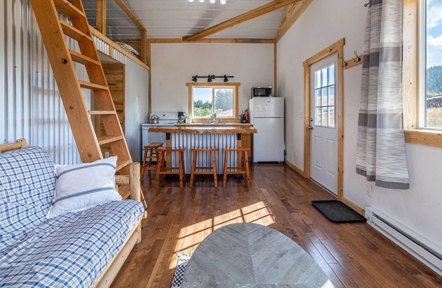 Brand new cabin, down the road from Glacier National Park, near East Glacier