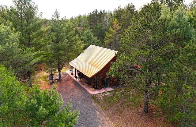 Brand NEW Cabin in the Pines w Private Lake
