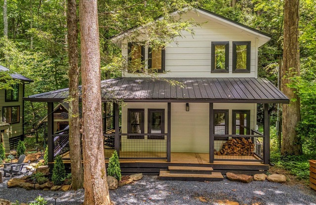 Brand New Dolly’s Mountain Retreat