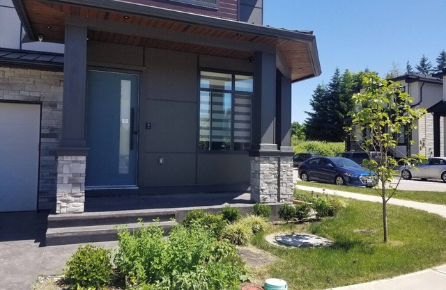 Brand new entire Luxury Bright & Spacious 4-Bedroom 6 beds Home