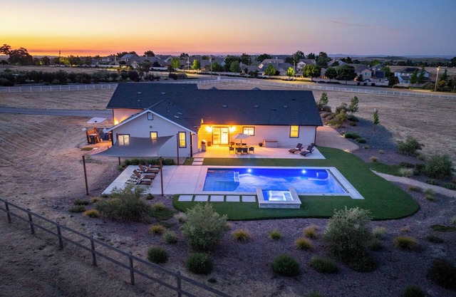 Brand-new Farmhouse Style Ranch w/Fire Pit in the heart of Paso Robles!
