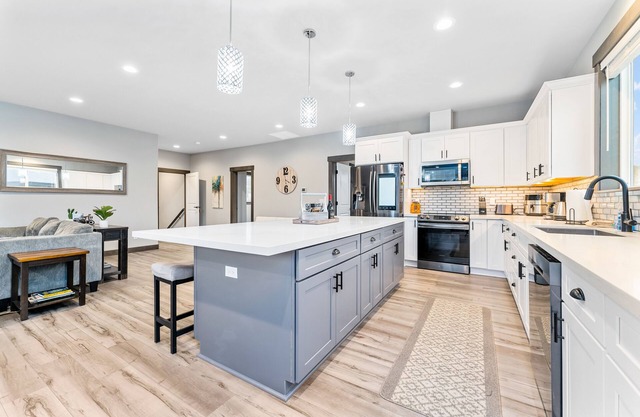 Brand-new home with amazing lake views, private hot tub, & game room