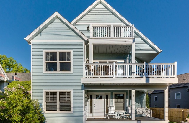 BRAND NEW Luxury Beach Homes by North Beach-BEST LOCATION-Walk to Town-SLEEP 32