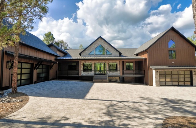 Brand New Luxury Cabin! 5500sf/MoviTheatr/HotTub/4KingSuite/Gym&Billiard