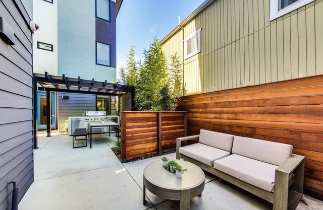 Brand New Luxury Fully Furnished Studio Suite!