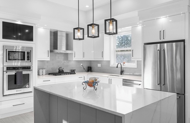 Brand New Luxury Home in White Rock/Surrey