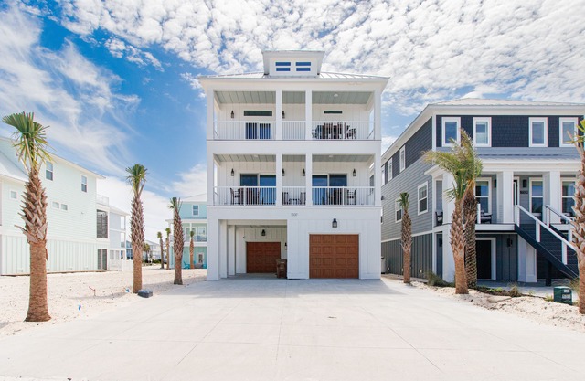 Brand New LUXURY home on the Island! Spacious house w/easy access to beach/bay.