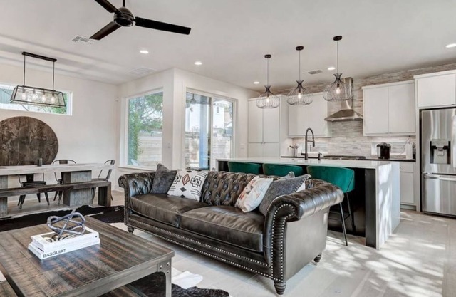 Brand New Luxury House Next to Downtown