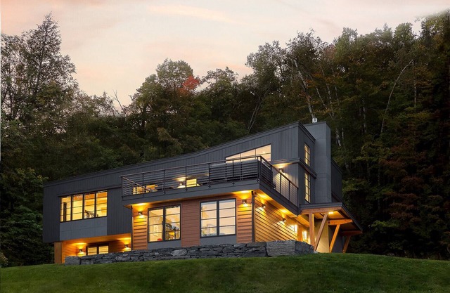 Brand New Luxury Retreat with Hot Tub and amazing views minutes from Ski Areas