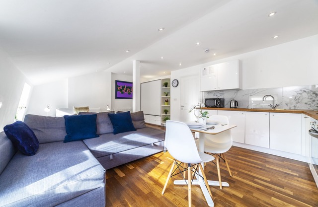 Brand New Self-Contained Modern Studio, Paddington