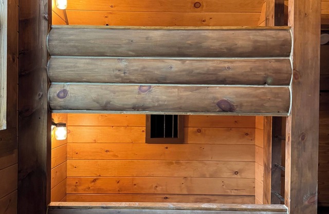 Brand new serene log cabin on the banks of the Cumberland River in Jamestown.