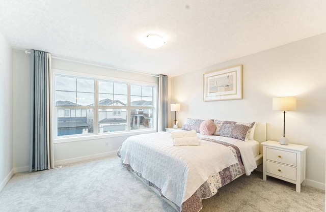 Brand New Sleek 4BR Cozy Home with Main floor BR and Full BA, Sleeps 8