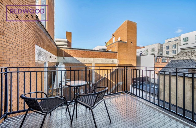 Brand New | Town Center | FREE WiFi | Balcony