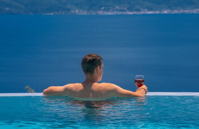 Brand new villa infinity pool and sea view