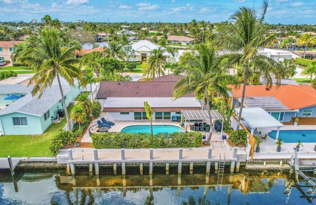 Brand New Waterfront Home! BNR Vacation Rentals