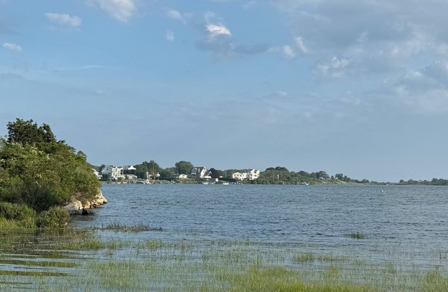BRAND NEW Waterview 1-bedroom cottage on Great Island Narragansett w/Hot Tub