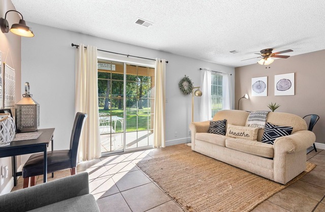 Branson Vacation Station - Charming 1 BDR Condo in the Middle of Everything!