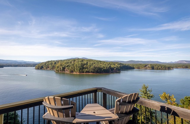 Breathtaking Lake & Mountain Views & Private Dock. Enjoyable Year Round!