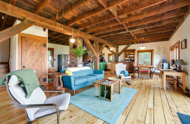 Breathtaking Mtn Views: Stylish Rustic Retreat!