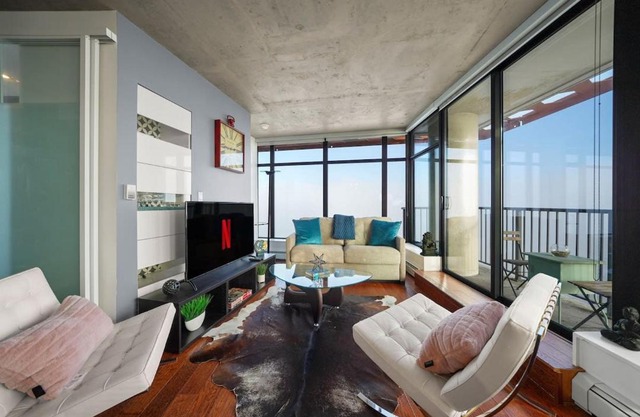 Breathtaking Water Views Downtown with Free Parking